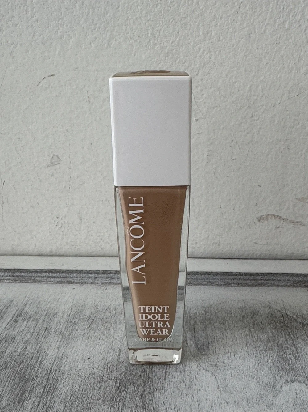 Lancôme 230W Teint Idole Ultra Wear Care & Glow 24H Glow Foundation SPF 25